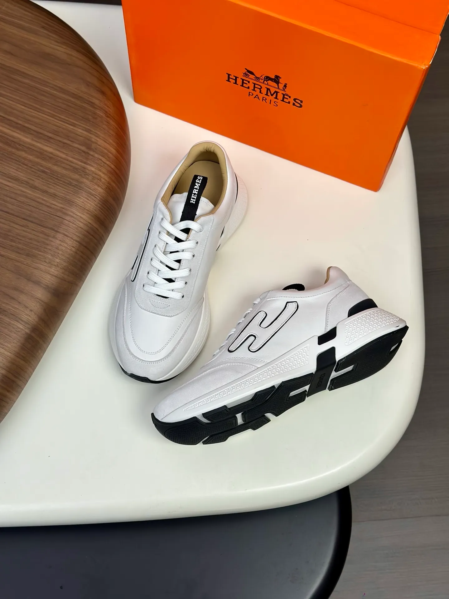 [HERMES] Hermès men's shoes 💰840💰 - High-end quality original order - Upper: 🔝 tumbled calfskin, brand canvas cloth, shoe body sewn with ´H´ pattern - Lining: water-dyed cowhide - Outsole: ultra-light T men's shoes 💰U foam rubber; two-color molded outsole - Ultra-high quality control, fine workmanship: highlighted (high-end, luxury, grade) -Size :39-44 (38, 45, can be customized)
